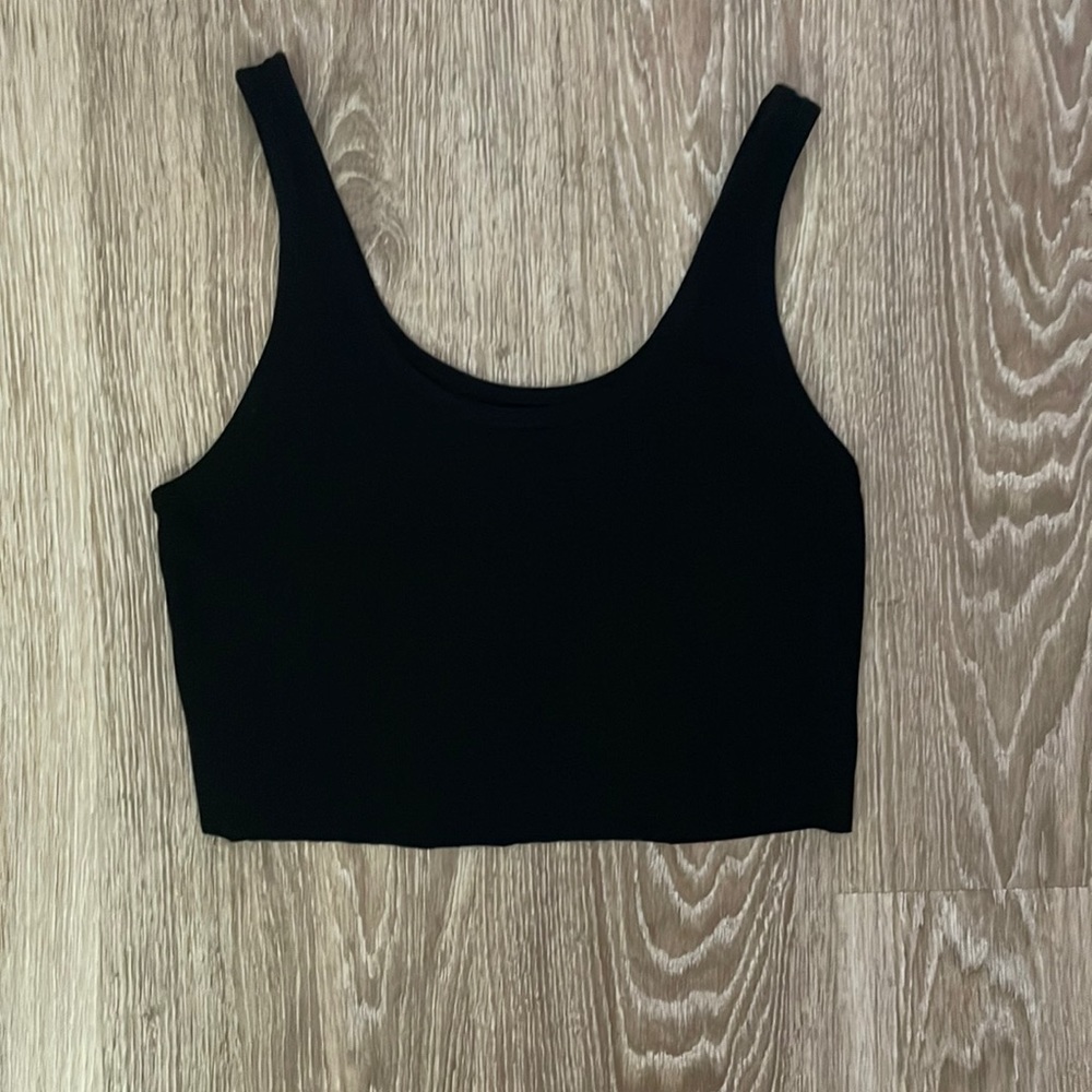 Black crop tank top size:large